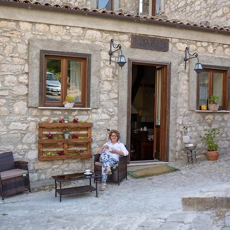A Casa Vecchia Hotel Palazzo Adriano Esterno foto