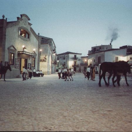 A Casa Vecchia Hotel Palazzo Adriano Esterno foto