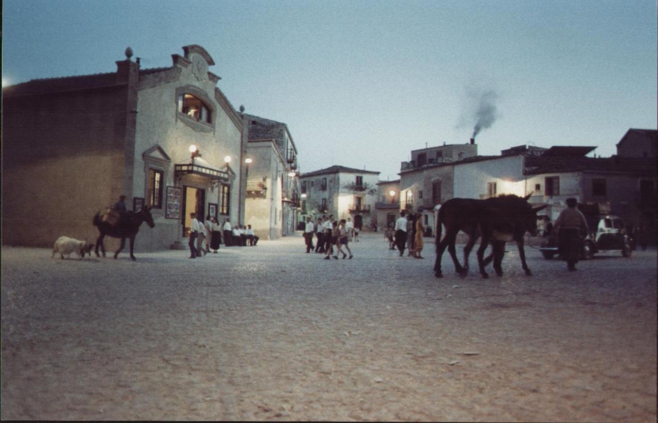 A Casa Vecchia Hotel Palazzo Adriano Esterno foto